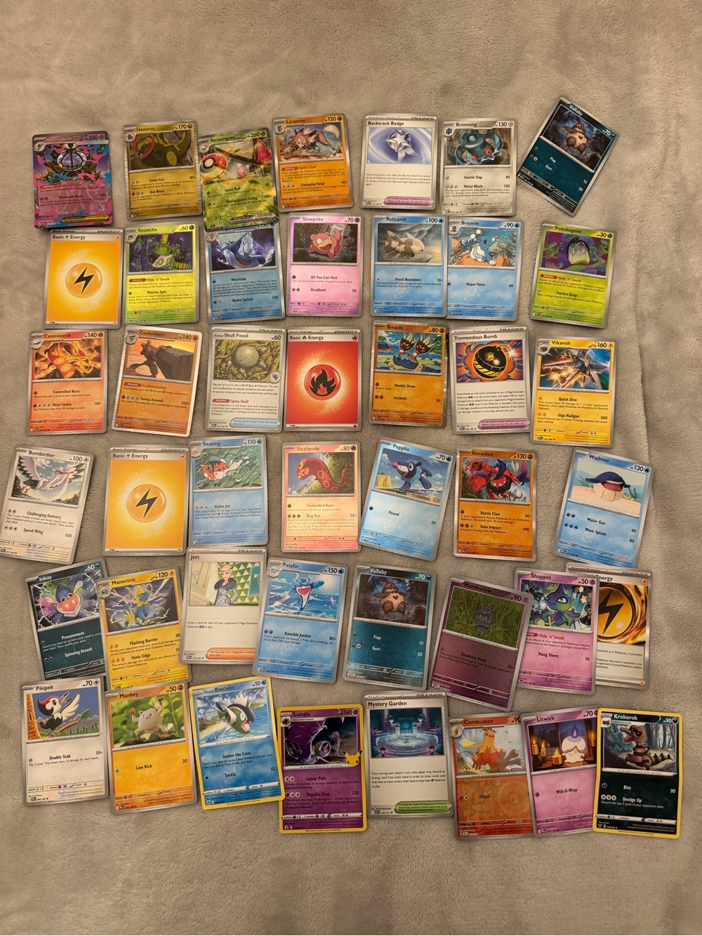 44 Random Pokemon Cards